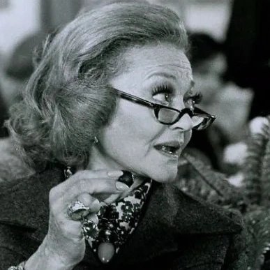 Sylvia Sidney in her Oscar-nominated 9-minute performance in SUMMER WISHES, WINTER DREAMS (1973), included in my book THERE ARE NO SMALL PARTS: 100 OUTSTANDING FILM PERFORMANCES WITH SCREEN TIME OF 10 MINUTES OR LESS. amazon.com/gp/product/194…