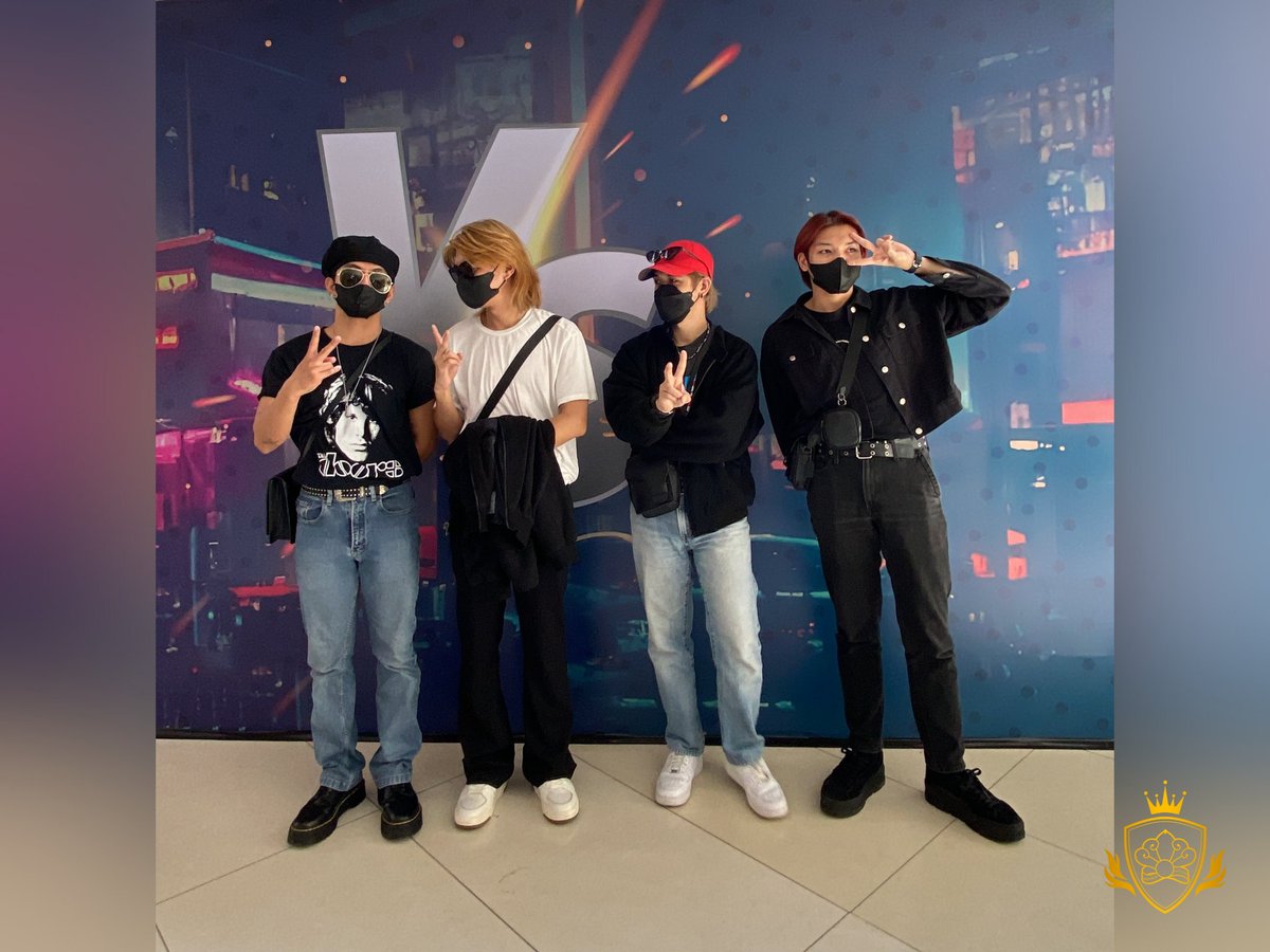 PHPPearls's tweet photo. [📸230806 | PHP INDOOR LED AD]
📍 Glorietta Activity Center

SET 1 | PRESS HIT PLAY💛

PRESS HIT PLAY 2NDYEAR
#2YearsWithPHP
#PHP_2ndAnniversary 
#Press_Hit_Play @PressHitPlay https://t.co/YfuZNGxpzN