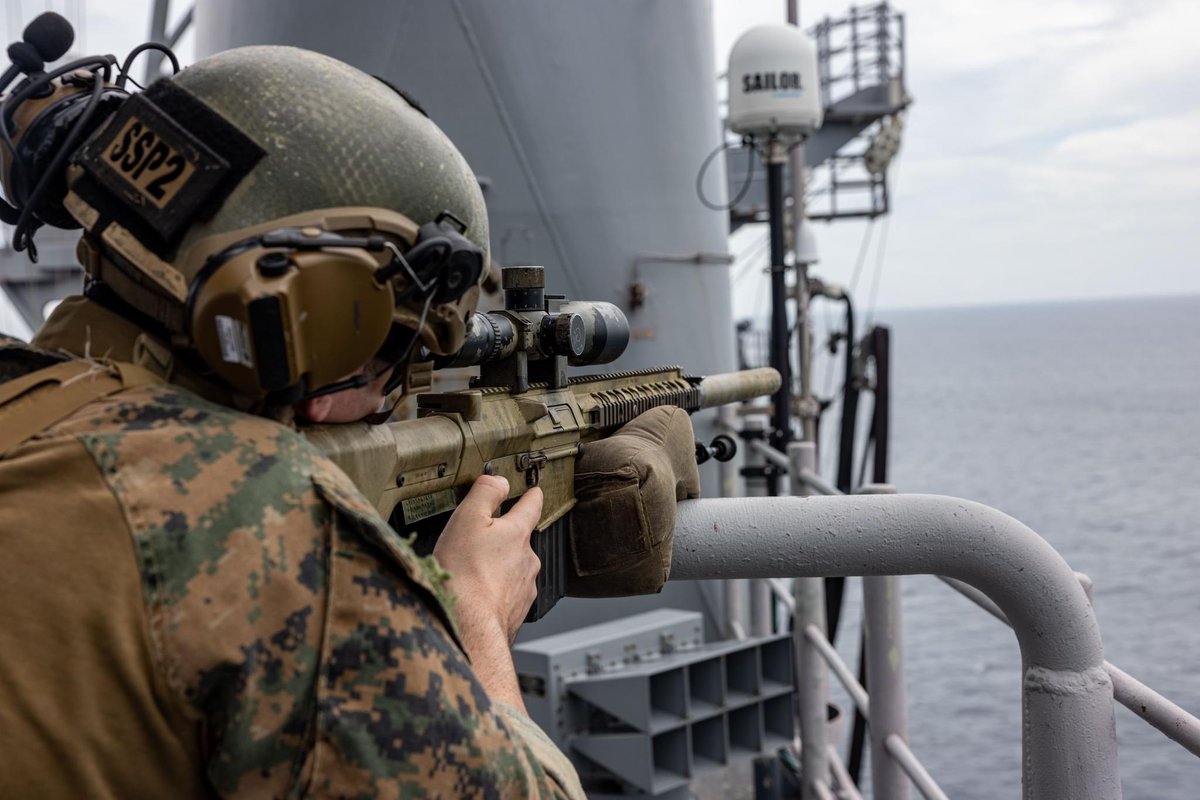 Perché gli Usa mandano i Marines nel Golfo? Deterrenza davanti alle minacce ai traffici commerciali (pensando all’Iran), rassicurazioni per gli alleati (Arabia Saudita ed Emirati), dimostrazione con i rivali (Cina e Russia).

Il punto di <a href="/de_f_t/">Emanuele Rossi</a> 

formiche.net/2023/08/usa-ma…