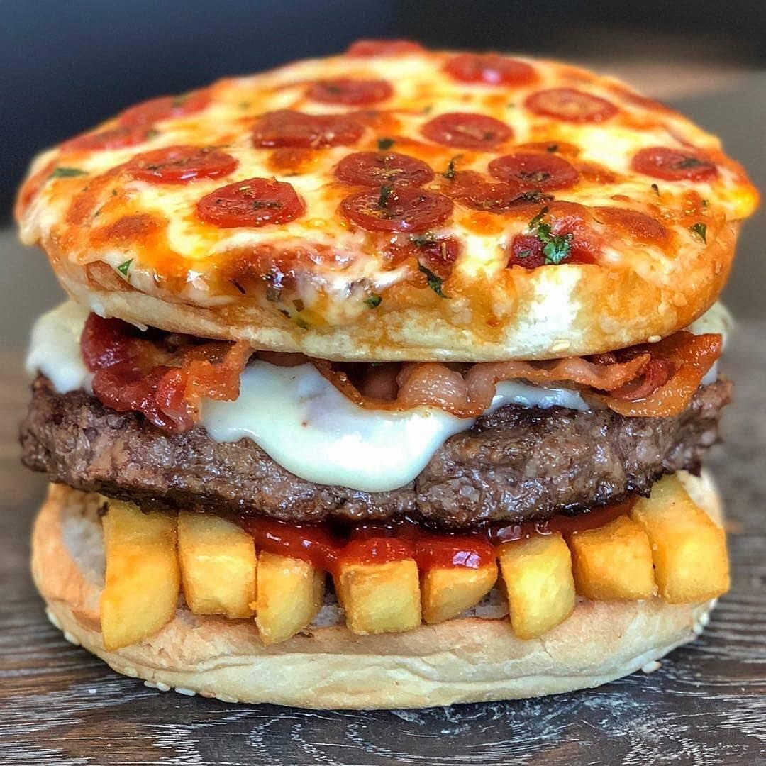 BresODoom's tweet photo. Ich sehe mich auch bei diesem Modell😋 #PizzaBurger https://t.co/9kN8TW288Y