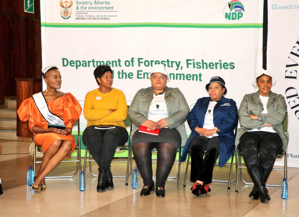 environmentza's tweet photo. For #WomensDay2023 Deputy Minister Sotyu, Mrs Universe South Africa, Patricia Tshitema and the Mayors also shared their stories to inspire women to share their gifts and talents to uplift others and the community at large in Hoopstad #1000Stories #SheEvolves #BeTheChange https://t.co/VeG0Irwd1R
