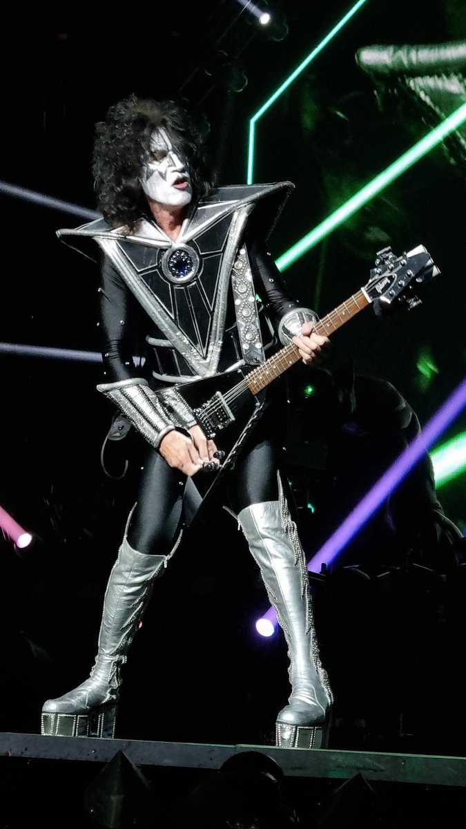 jj_thun's tweet photo. @tommy_thayer @leroux_keith @DJViola @RossHalfin @KissFinland Never forget - see you at MSG 🤘 https://t.co/0bf8liR9v5