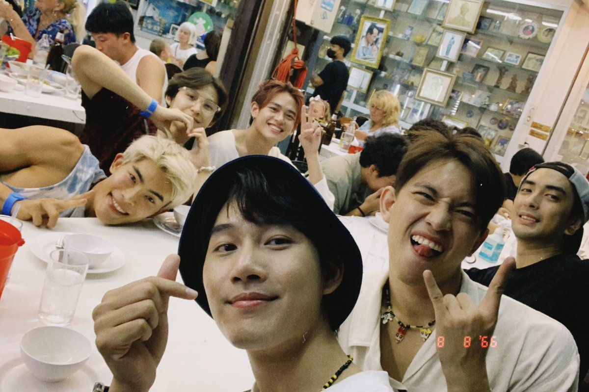 piyangkull's tweet photo. นี่ขนาดยังไม่ครบแก๊งก็วุ่นวายมาก รอพี่ฉลามตามมาอีกคนบันเทิงแน่ ลูกลิงทั้ง7 🙉🙈🙉 
#DeepNightVlogTrip
#DeepNightTheSeries
#DeepNightBoys
#คืนนี้มีแค่เรา https://t.co/hntoyriWcJ