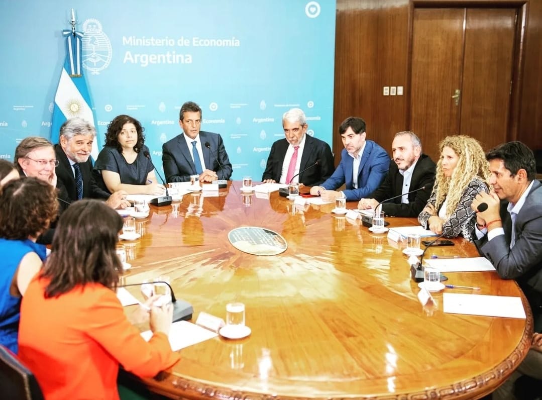 BahiaNacional's tweet photo. #AlAire Gabriel Giménez, Director de ARRICAME, para contarnos detalles de la reglamentación de la Ley de cannabis medicinal y cáñamo industrial, por el Gobierno Nacional.

📻 Somos @BahiaNacional, la radio pública. https://t.co/T6nhjMjcIB