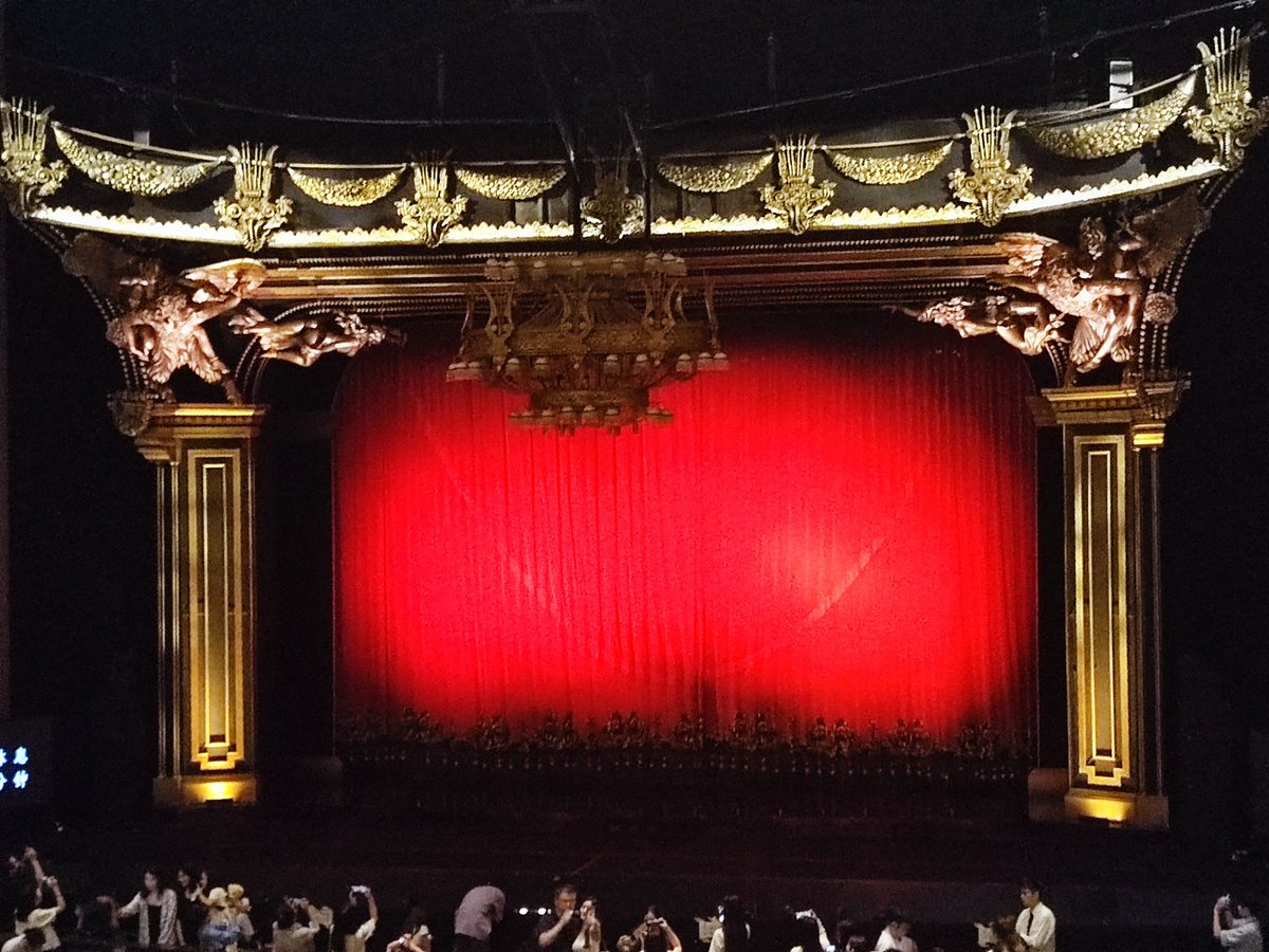 YuanYuepit's tweet photo. JIAGE voice as Phantom is so deep, Jiage voice normally is not this deep, goosebumps 😭🙏💖💖💖💖 https://t.co/8bTjLCA6EA