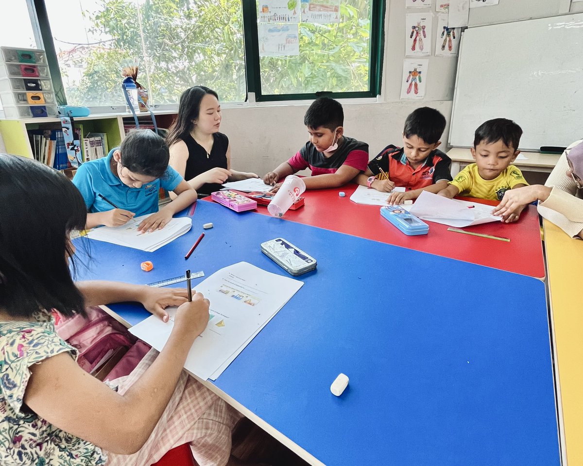prst9713's tweet photo. hey guys! 🙈💖
i'm currently volunteering for Light A Refugee's Dream (LARD) programme under AIESEC TU at Warrior Bride Learning Centre 
LARD aim to increase the education level of refugees as every child deserves the opportunity to learn and grow! 🥺
#EducationForAll https://t.co/RyC8Q0jpeX