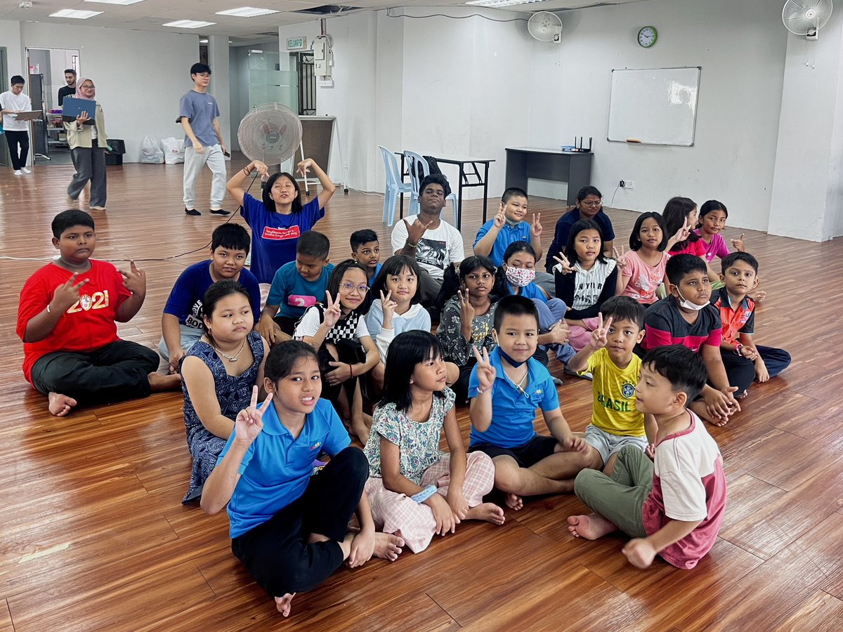 prst9713's tweet photo. hey guys! 🙈💖
i'm currently volunteering for Light A Refugee's Dream (LARD) programme under AIESEC TU at Warrior Bride Learning Centre 
LARD aim to increase the education level of refugees as every child deserves the opportunity to learn and grow! 🥺
#EducationForAll https://t.co/RyC8Q0jpeX