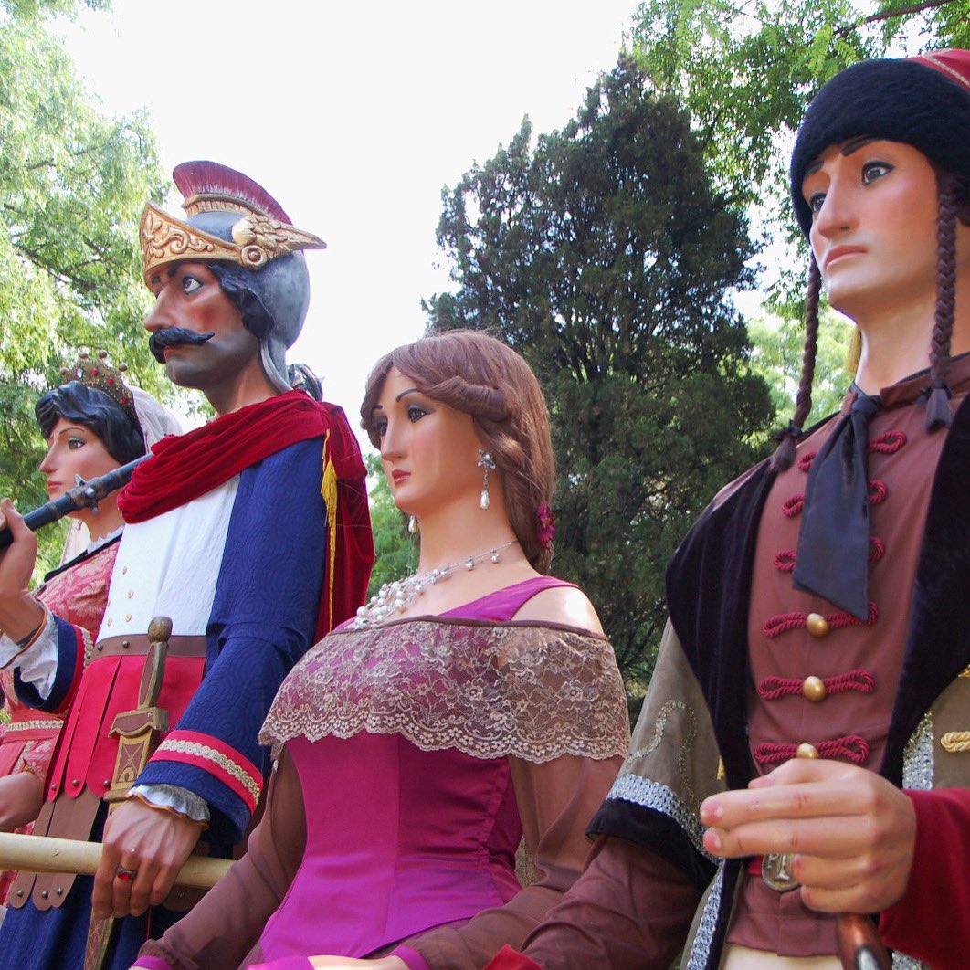 gegantsdelpi's tweet photo. 💥✨•| 𝐓𝐫𝐨𝐛𝐚𝐝𝐚 𝐝𝐞 𝐆𝐞𝐠𝐚𝐧𝐭𝐬 𝐝𝐞 𝐥𝐞𝐬 𝐅𝐞𝐬𝐭𝐞𝐬 𝐝𝐞 𝐒𝐚𝐧𝐭 𝐑𝐨𝐜 𝐚 𝐥𝐚 𝐏𝐥𝐚ç𝐚 𝐍𝐨𝐯𝐚 |• ✨💥

Enguany els Gegants Petits del Pi tornaran a participar a la tradicional trobada de gegants de les Festes de Sant Roc de la Plaça Nova! ✨🤩 https://t.co/TgBm8GHAf9