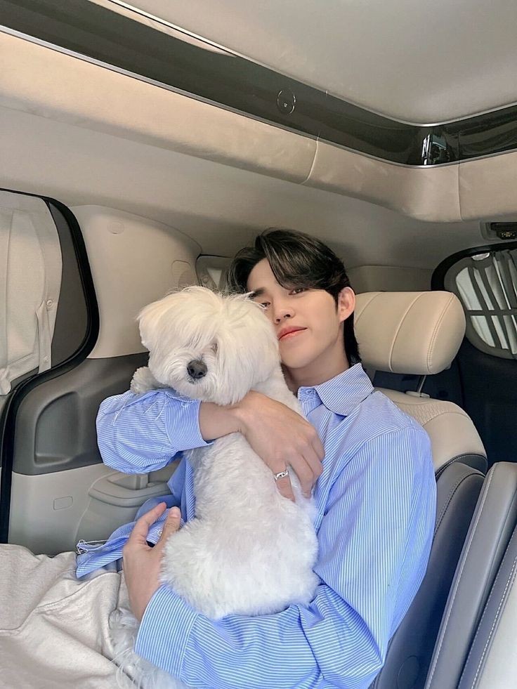 bakit🤸‍♀️nagtatampo🤸‍♀️ang🤸‍♀️beshy🤸‍♀️ko?🤸‍♀️

kasi nakalimutan ko raw siya igreet.🤣

happy birthday to my dearest papa. i love u!! 🫶 wag ka na magtampo pls. mas nakakatampo na hindi mo alam spelling ng pangalan ko 🥹.

from ur pinakamagandang panganay.