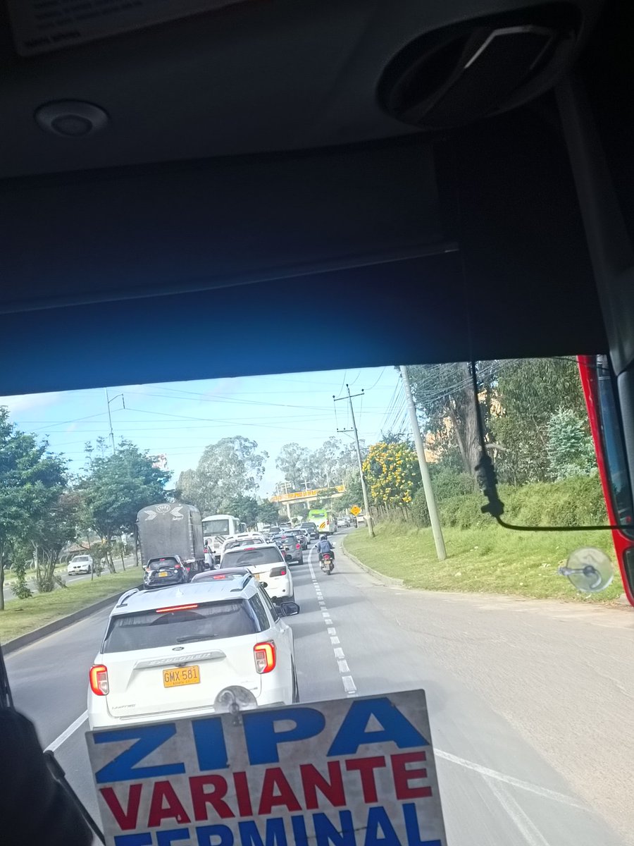 Nata1992m's tweet photo. Esto es un tema de diario vivir, por unos reductores de velocidad, hay diferentes técnicas no tan traumáticas para regular este tema @nicolasgarciab @CundinamarcaGob #SOS https://t.co/YfpVZneNUJ