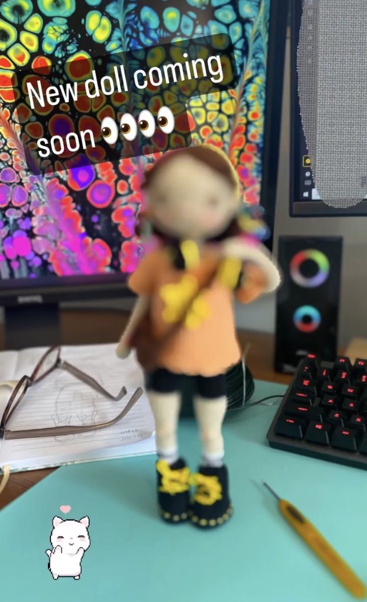 The_Fuzzy_Bee's tweet photo. 👀��� sneaky peek at something new coming soon! 🎧 #crochet #amigurumi #crochetpattern https://t.co/tK7iDYdtp0