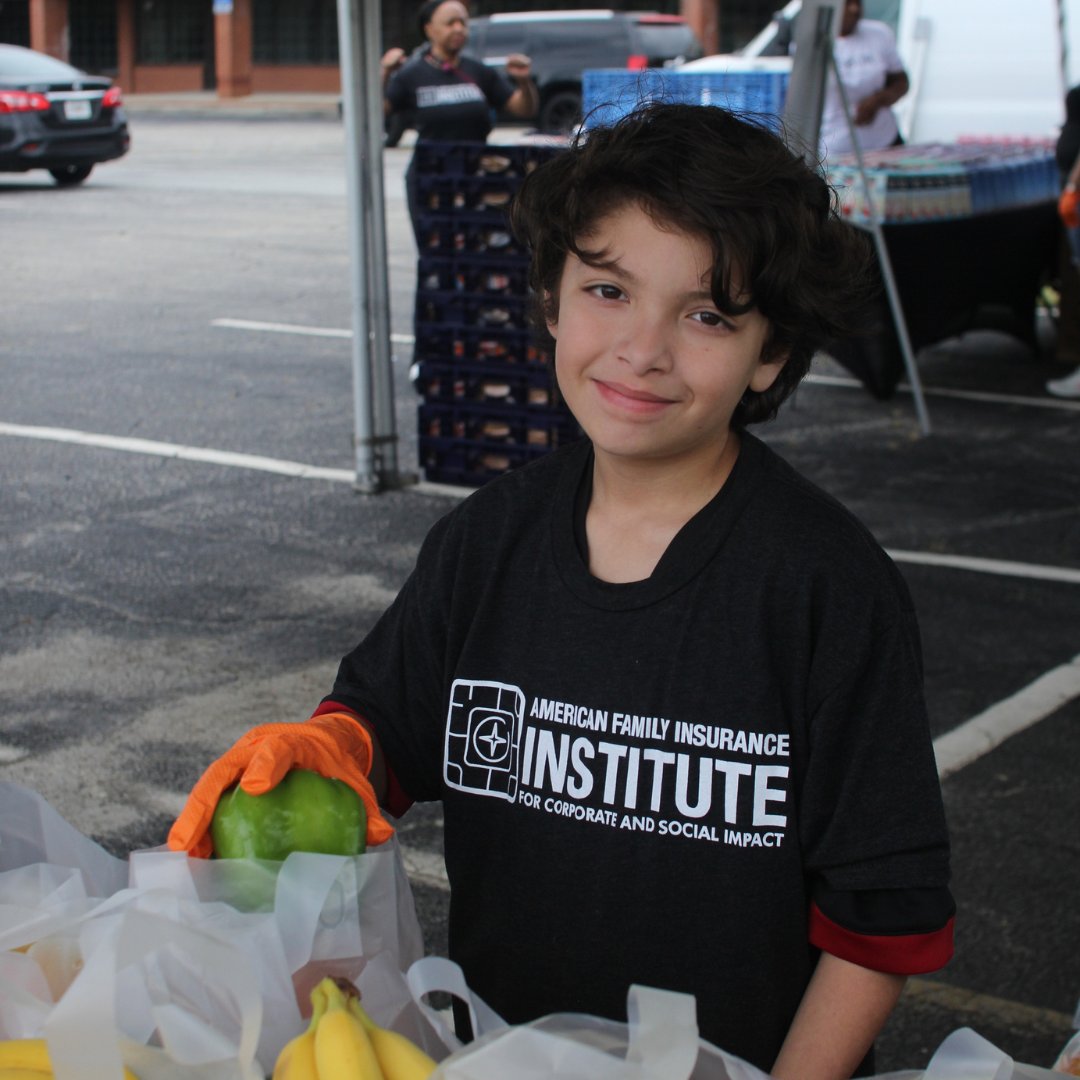 Making an Impact Together! 🤝 We teamed up with @AmFamInstitute in Griffin, GA, where our Pop-Up Market fed 300 families, providing the equivalent of 10,000 meals! Grateful for this partnership as we continue to do more and waste less! 💚