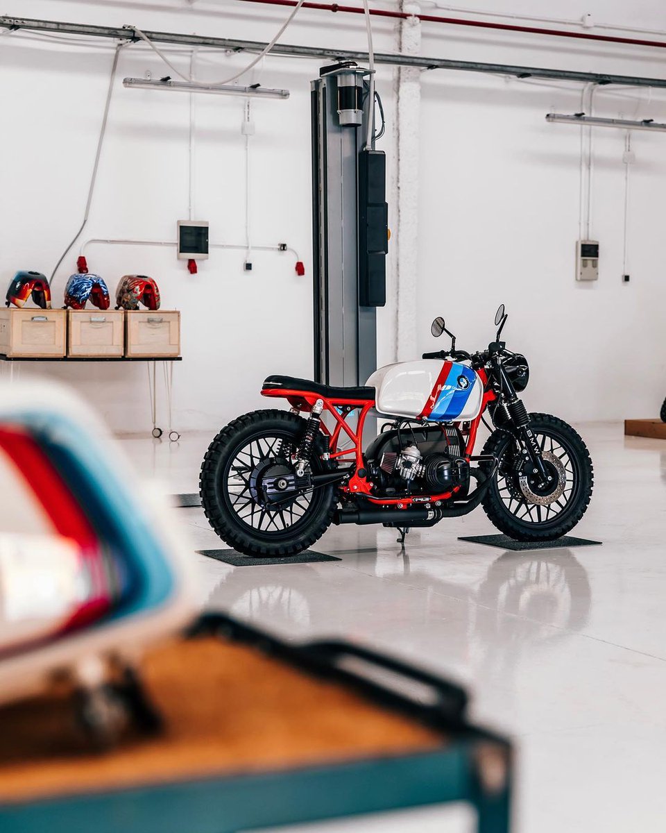 🟦🟥⬜️

caferacerdreams.es/en/motorcycle/…

#CRD93 #caferacerdreams #BMWcaferacer #caferacer #welovewhatwedo #shippingworldwide✈️🌎