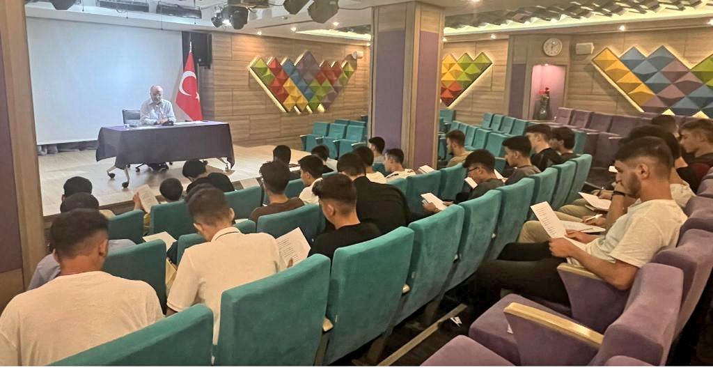 meb_dinogretimi's tweet photo. GELECEĞİN GENÇ HATİPLERİ
Genel Müdürlüğümüz ve Uluslararası Müslüman Alimler Dayanışma Derneği tarafından 07-25 Ağustos 2023 tarihleri arasında düzenlenen Genç Hatipler Minberde Hutbe Okuma Yarışması, 81 il birincisi öğrencilerimizin eğitimi İstanbul’da başladı.
@drahmetisleyen https://t.co/GGQDerfOfc
