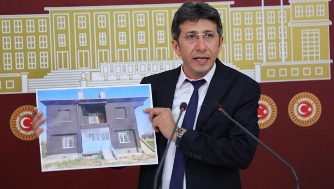 Yeşil Sol Parti Milletvekili Ali Bozan: Konya Valiliği, Dedeoğulları katliamının yaşandığı evi satın almaya çalıştı

yeniyasamgazetesi5.com/bozan-konya-va…