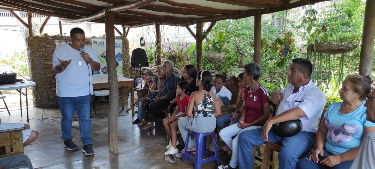 Medianalisis's tweet photo. En Siquisique, algunos de sus habitantes y entrevistados en la #RadioComunal de Medianálisis
confesaron que el municipio se encuentra estancado en salud, vías terrestres, economía y calidad de vida, pero recalcaron que esa crisis los motiva a buscar un cambio a través del voto. https://t.co/v5AaY8m3px