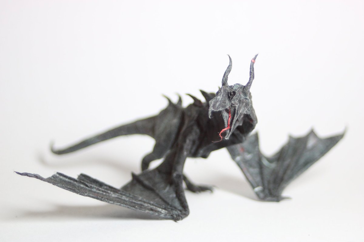FranOrigami's tweet photo. Wyvern, based on the original design by Miyamoto Chulla. Folded by me with a 35cm square of unryu paper. #origami #dragon #alduin #paper #paperart #paperfolding #papiroflexia https://t.co/2wlOJimN1f