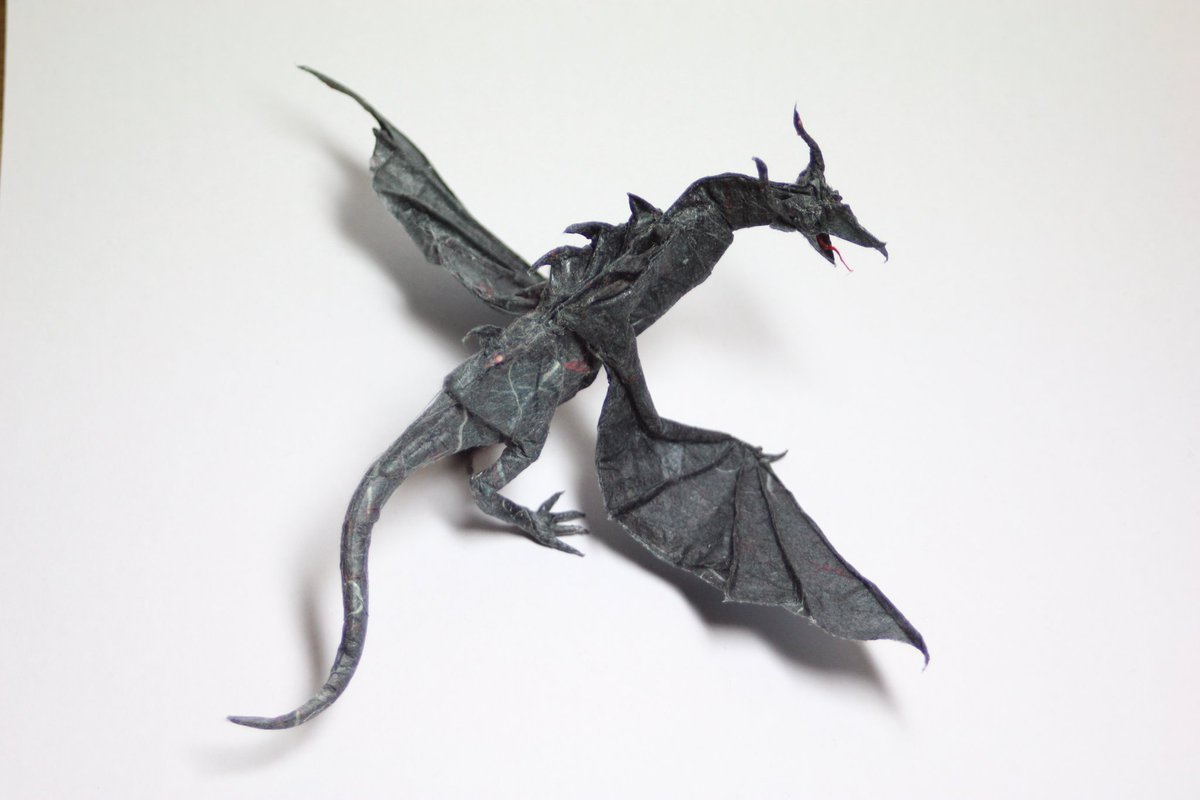FranOrigami's tweet photo. Wyvern, based on the original design by Miyamoto Chulla. Folded by me with a 35cm square of unryu paper. #origami #dragon #alduin #paper #paperart #paperfolding #papiroflexia https://t.co/2wlOJimN1f