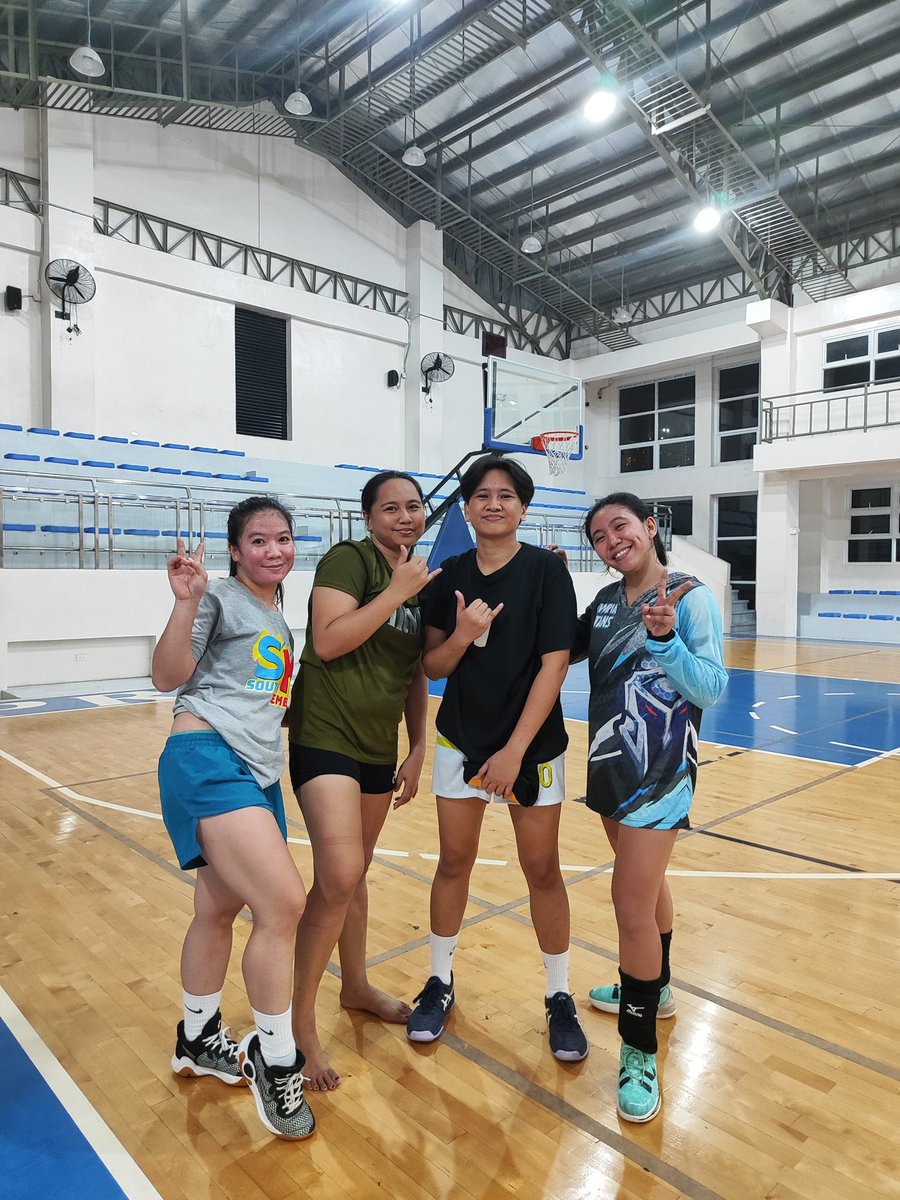 BaribarAngel's tweet photo. Old but good 🏐😍💙💛🤍 https://t.co/GuyWDZwDWH