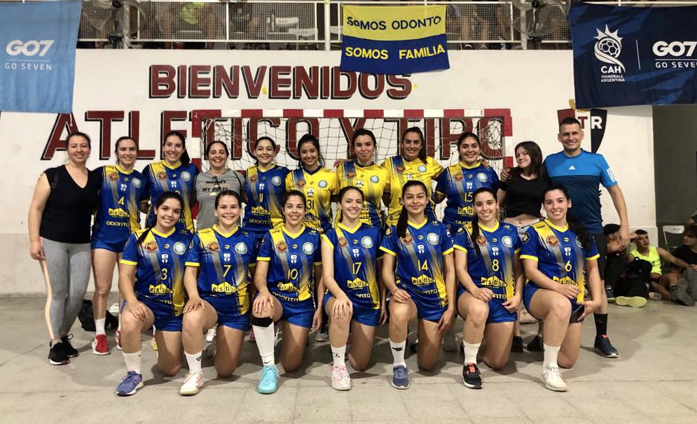 odonto_pilar's tweet photo. 🇺🇦Estamos orgullosos de éste plantel 100% Pilarense que pone en la cima internacional del Handball al Paraguay🇵🇾 

#Demoledoras
#CopaReconquistaArgentina
#SomosFamiliaSomosOdonto https://t.co/AgT533MX5Z