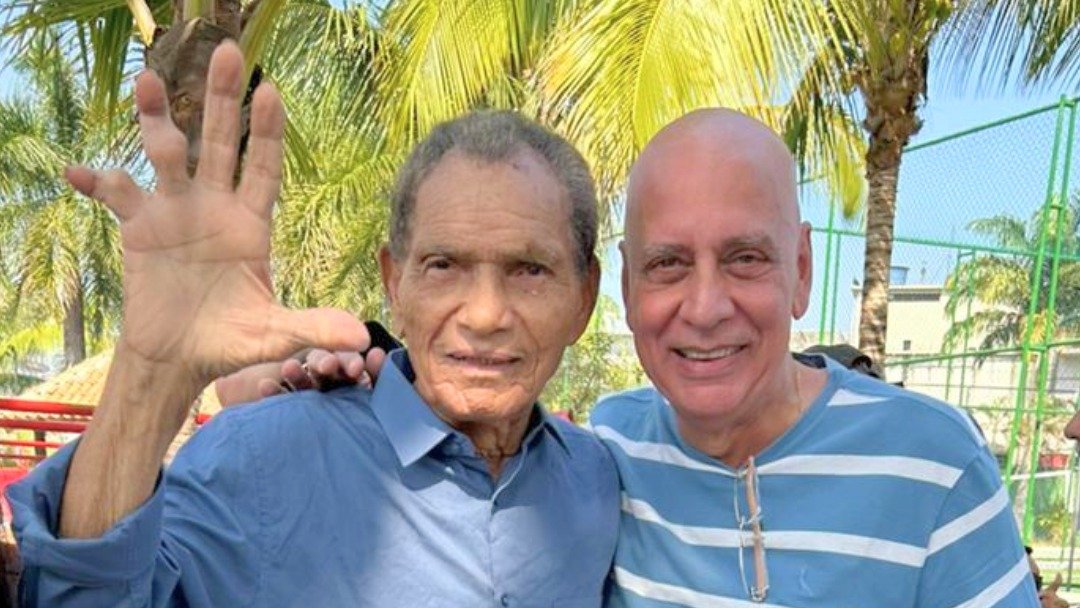 niltoncaldeira's tweet photo. A história do Manga se confunde com a do futebol brasileiro. Como torcedor do nosso @Botafogo, é uma honra ter uma coleção de grandes craques debaixo das traves.

Estive em um evento que reuniu diversas feras do nosso Fogão e é sempre uma honra reencontrar todos👏 https://t.co/RxtCgPrKwL