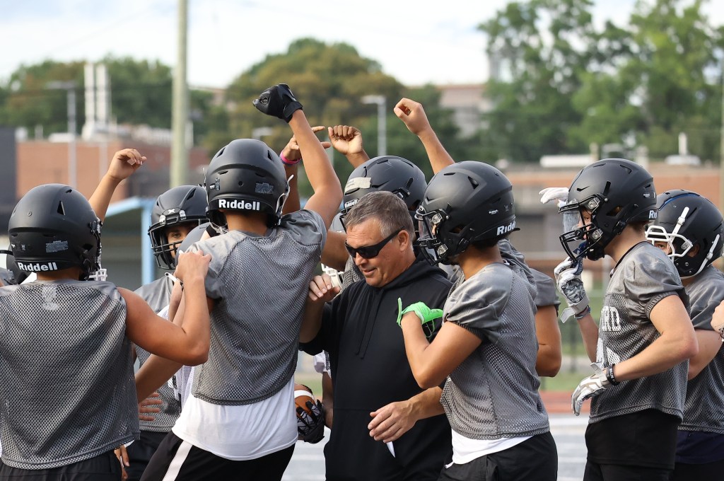 FOOTBALL: New era of Edsel Ford football begins with first practice of 2023 season trib.al/HxCGrqa