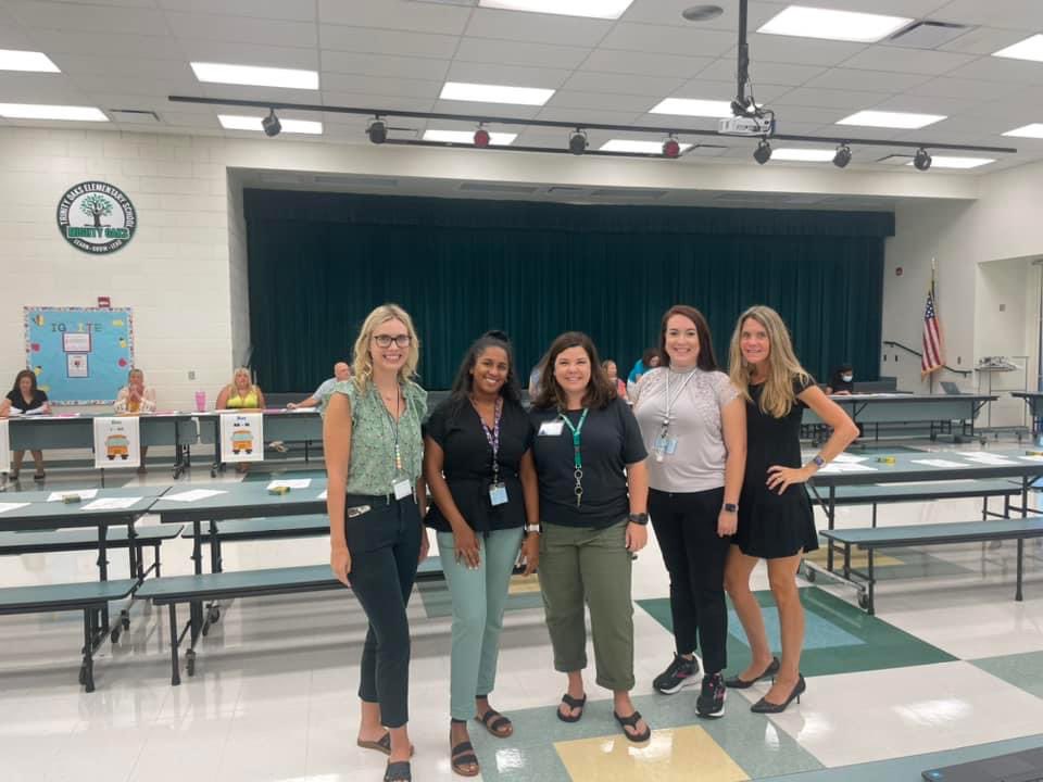 TrinityOaks's tweet photo. Our teachers and staff were so excited to welcome Oakies yesterday at Meet the Teacher Day! @pascoschools @MelissaMjarvis @J_Gray78 https://t.co/Hl9u1k6fnq