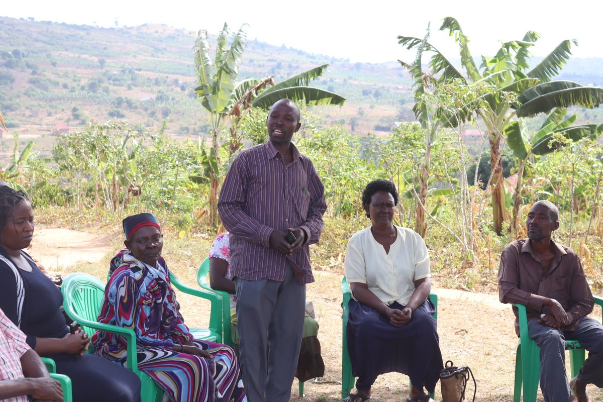 kisoboka_africa's tweet photo. The Chairperson of Nakilinzi #SCOBA (Frame 1) thanks #KisobokaAfrica for introducing the SCOBA idea to the school community of Nakalinzi Primary School COU. He adds that they have greatly improved their behavior towards #MoneyMatters.
He also introduced other community members. https://t.co/rpa1dCOYDy