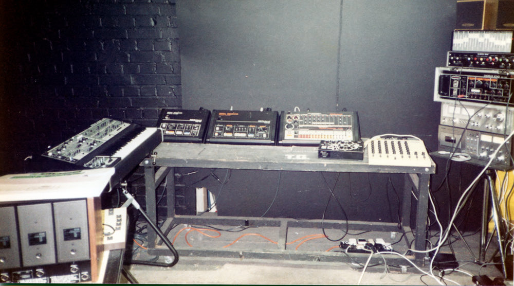 HAPPY 808 Day
One of the last shots of TG's London studio in 1981, featuring Chris’ (<a href="/chris_carter_/">匚卄尺丨丂 匚卂尺ㄒ乇尺</a>) newly acquired Roland TR-808... it was kept in regular use for a further 20 years by <a href="/ChrisAndCosey/">ᑕᕼᖇIᔕ & ᑕOᔕEY</a>.
#808day <a href="/RolandGlobal/">Roland</a> <a href="/coseyfannitutti/">Cosey Fanni Tutti</a>
