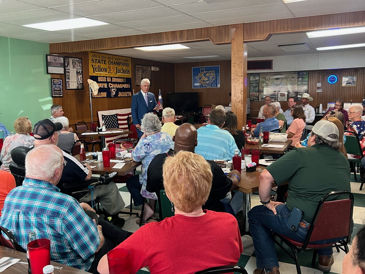 RogerWilliamsTX's tweet photo. Great to be with my friends at the #ErathCounty Republican Club. A lot of patriots committed to Making America Great Again! @realDonaldTrump https://t.co/wMmyAplWSi