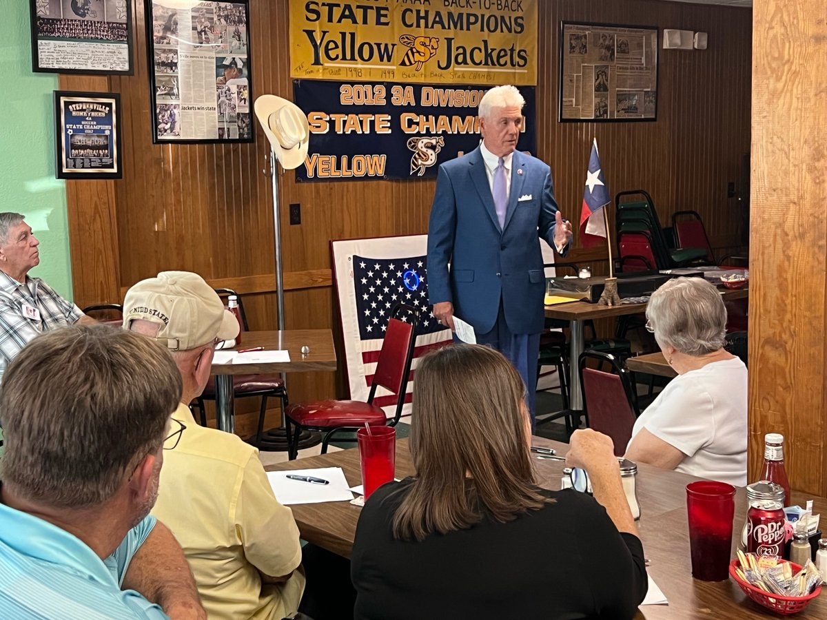 RogerWilliamsTX's tweet photo. Great to be with my friends at the #ErathCounty Republican Club. A lot of patriots committed to Making America Great Again! @realDonaldTrump https://t.co/wMmyAplWSi