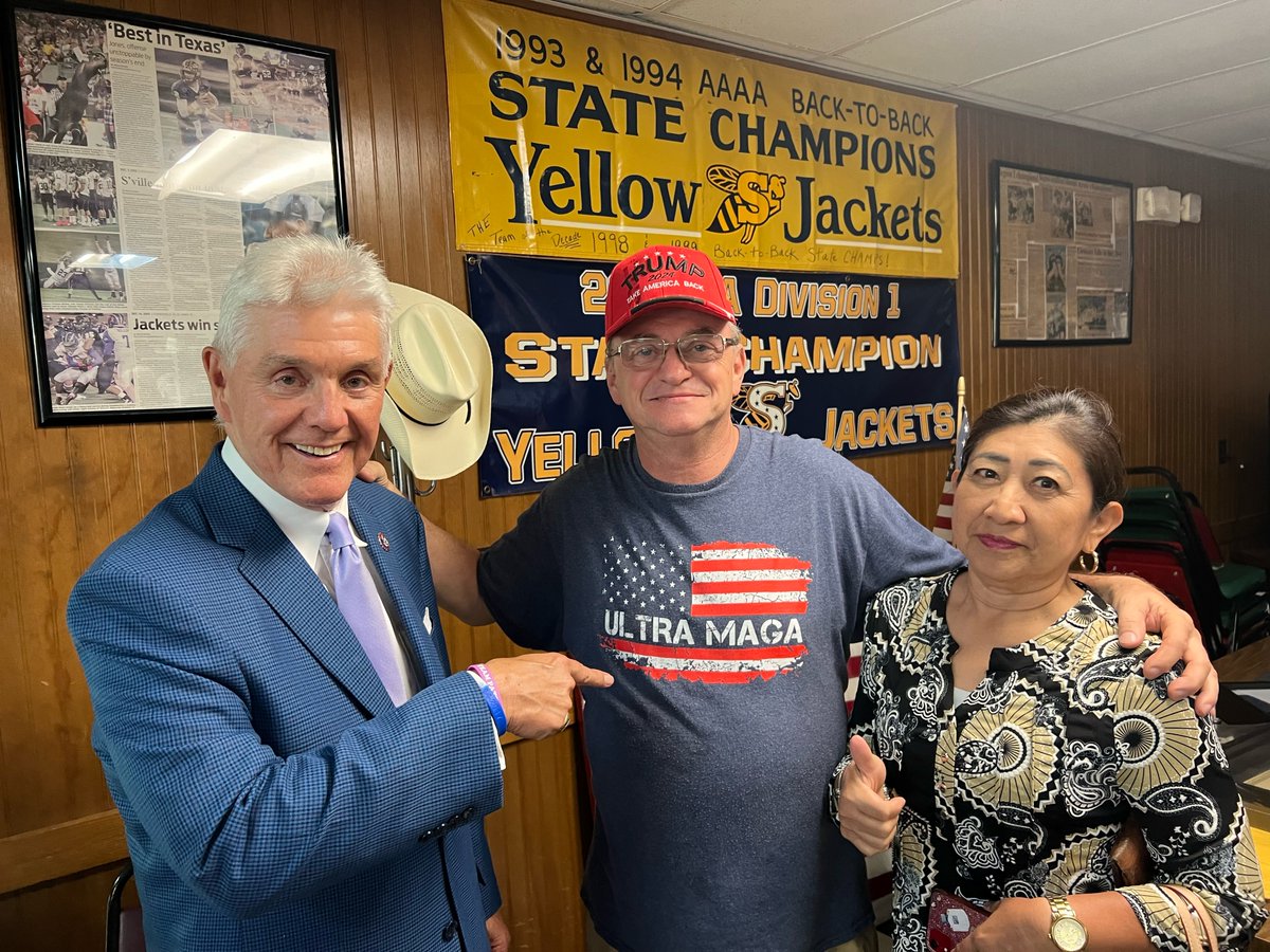 RogerWilliamsTX's tweet photo. Great to be with my friends at the #ErathCounty Republican Club. A lot of patriots committed to Making America Great Again! @realDonaldTrump https://t.co/wMmyAplWSi
