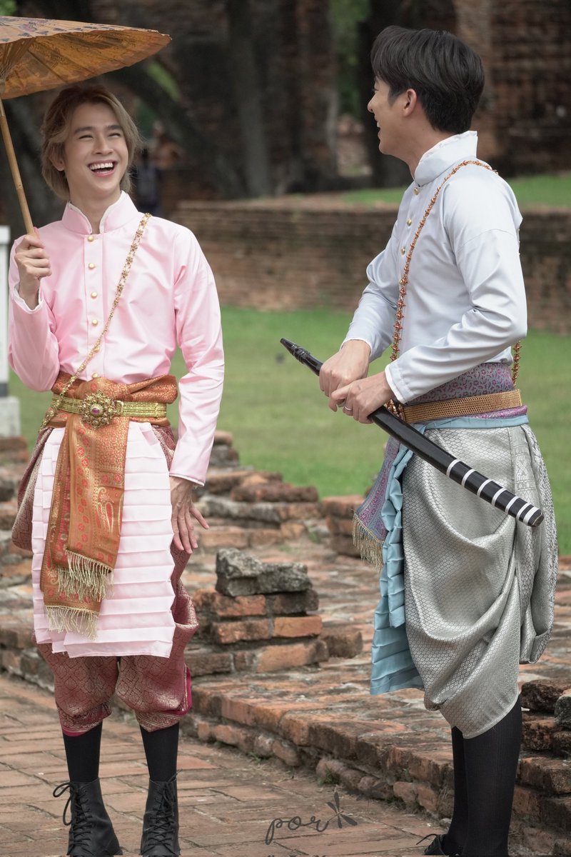 PhetnokPor's tweet photo. คิดถึงบรรยากาศความสุข รอยยิ้มของพี่กับน้องคู��นี้จัง~ยิ้มคุยกันจนตาเป็นสระอิเลย
#JudoFluke https://t.co/mdnrBROa4g
