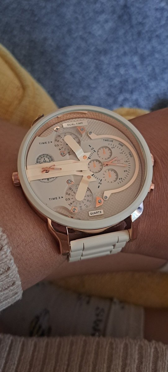natashascott_96's tweet photo. My brand new watch from Merry Hill, cost was £40..xx. https://t.co/TVr51Z4NaQ
