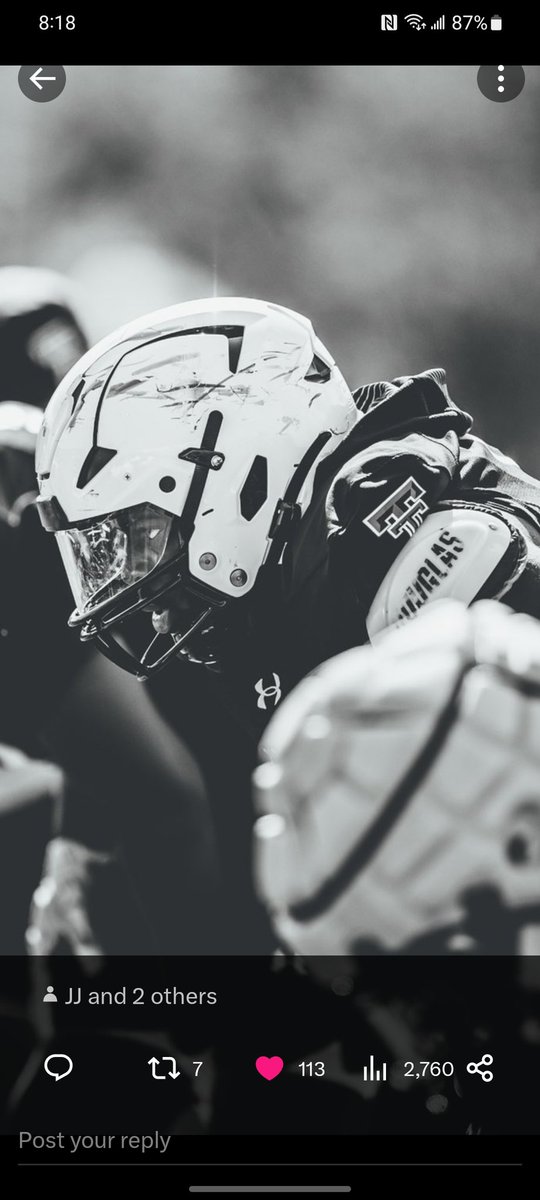 TiffCobern's tweet photo. @brieger34 @TexasTechFB @JJ_spark12 @HutchingsJaylon @IamBlux12 My Goodness you are talented. Look at the intensity on his face. #capturingstories https://t.co/y80va58qKb