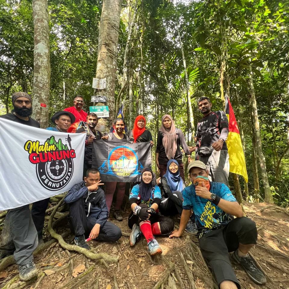 MyFriendHikers's tweet photo. TRANS NANING via GUNUNG DATUK (5/8/23)

Alhamdulillah..

Tahniah buat semua peserta dan kru kerana berjaya menamatkan trip ini dengan selamat.

Terima kasih atas kesudian anda sertai trip anjuran @MyFriendHikers.

#MyFriendHikers #MFH #OpenTripMFH #HikingAroundN9 https://t.co/goyPyhKUsd