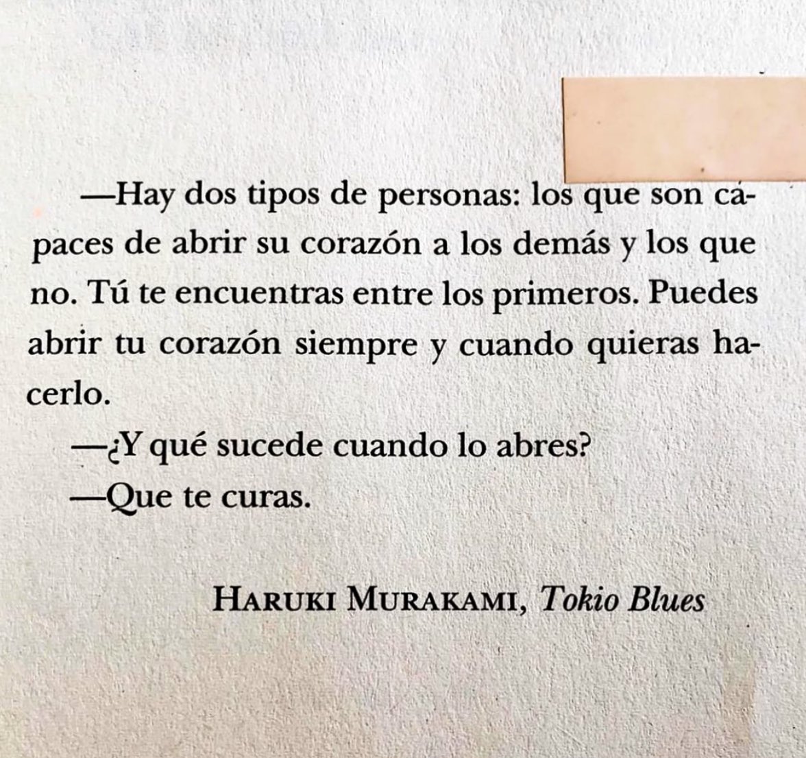 Cementedelibros's tweet photo. “Hay dos tipos de personas: los que son capaces de abrir su corazón a los demás y los que no. Tú te encuentras entre los primeros. Puedes abrir tu corazón siempre y cuando quieras hacerlo…”
Autor: Haruki Murakami 
Tokio Blues
#cementeriodelibros https://t.co/ppEYTRphJd