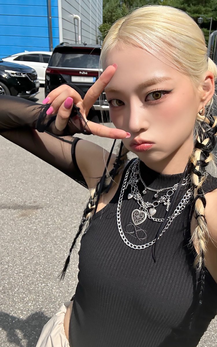 yeeunzones's tweet photo. ❗live voting for queendom has started! download mnet plus and twinkple app and vote for #YEEUN!

don't forget to add yeoreum and yuki to your combination to join our voting collab! #YEEUNxYEOREUMxYUKI https://t.co/mP7cLHIiIf