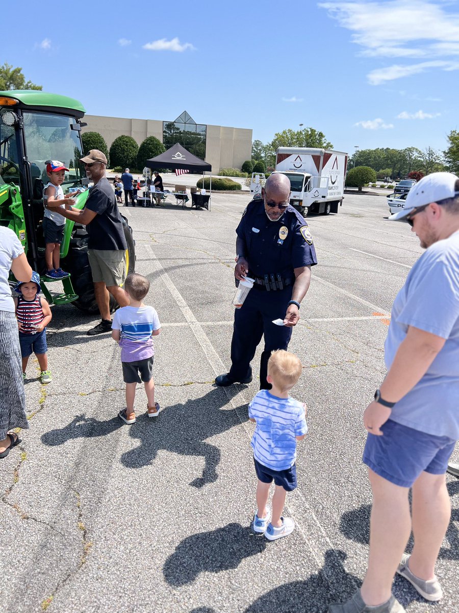 CPD_Careers's tweet photo. 🚓🚒🚛 On July 29th, we had a blast showcasing some of our vehicles &amp; connecting with the community at the #TouchATruck event hosted by Chick-fil-A Portsmouth Blvd.

🎉 A big THANK YOU to Chick-fil-A for organizing such a fun-filled day! 🙌 
@AboutChesapeake @ChesapeakeFire https://t.co/T74FBpS1j0