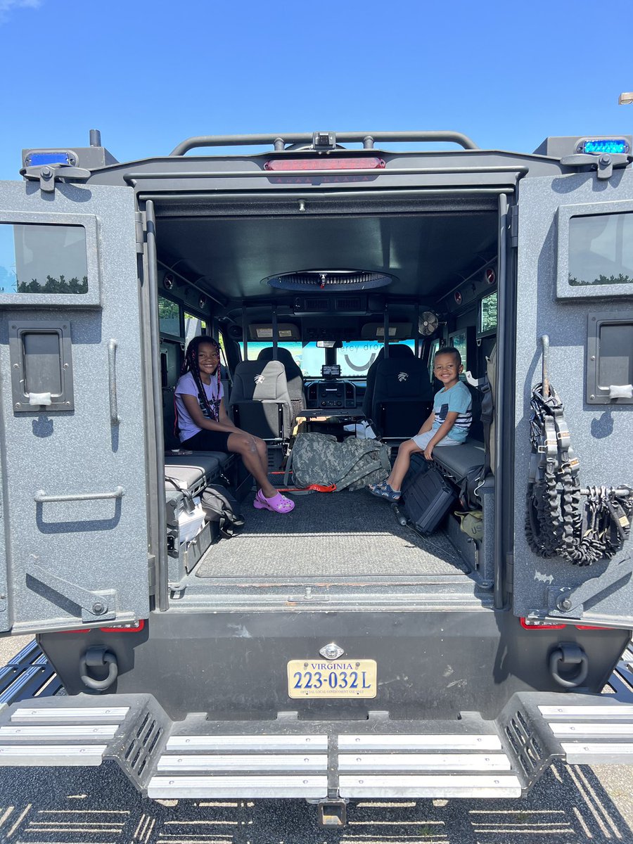 CPD_Careers's tweet photo. 🚓🚒🚛 On July 29th, we had a blast showcasing some of our vehicles &amp; connecting with the community at the #TouchATruck event hosted by Chick-fil-A Portsmouth Blvd.

🎉 A big THANK YOU to Chick-fil-A for organizing such a fun-filled day! 🙌 
@AboutChesapeake @ChesapeakeFire https://t.co/T74FBpS1j0