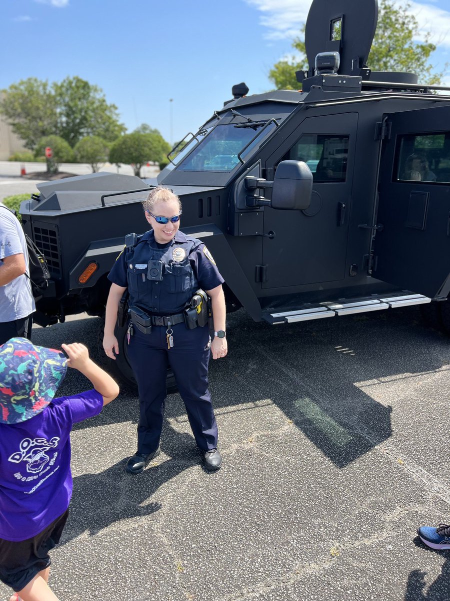 CPD_Careers's tweet photo. 🚓🚒🚛 On July 29th, we had a blast showcasing some of our vehicles &amp; connecting with the community at the #TouchATruck event hosted by Chick-fil-A Portsmouth Blvd.

🎉 A big THANK YOU to Chick-fil-A for organizing such a fun-filled day! 🙌 
@AboutChesapeake @ChesapeakeFire https://t.co/T74FBpS1j0