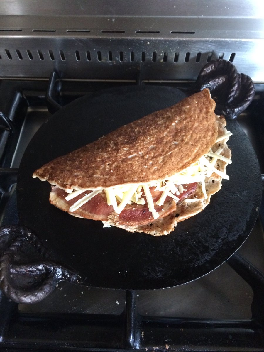 MFitzoliver's tweet photo. @EnjoyStaffs The full #Staffordshire (cheese, bacon,sausage,mushroom,tomato and more cheese, make it a double and egg on top) if you’re heading for @MoorlandWalks after😁💫😋👌show #oatcakes the love with the #StaffordshireGriddle #HeirloomInTheMaking @MadeinStokeonT 💫 https://t.co/DhAfkaOAfx