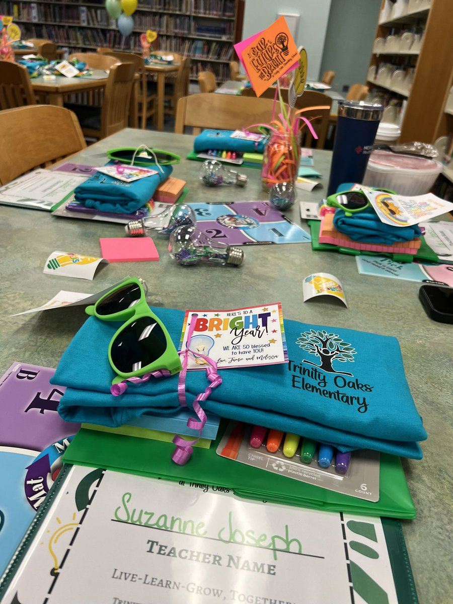 TrinityOaks's tweet photo. Our instructional staff kickoff last week was BRIGHT and fun!! We’re so happy to have our Oakie teachers back 💡🎉🌳 @pascoschools @MelissaMjarvis @J_Gray78 https://t.co/KpRgrodIN0
