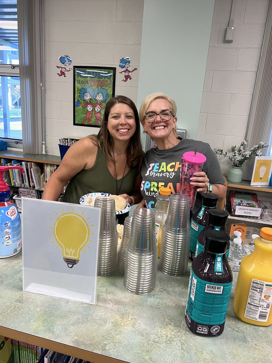 TrinityOaks's tweet photo. Our instructional staff kickoff last week was BRIGHT and fun!! We’re so happy to have our Oakie teachers back 💡🎉🌳 @pascoschools @MelissaMjarvis @J_Gray78 https://t.co/KpRgrodIN0