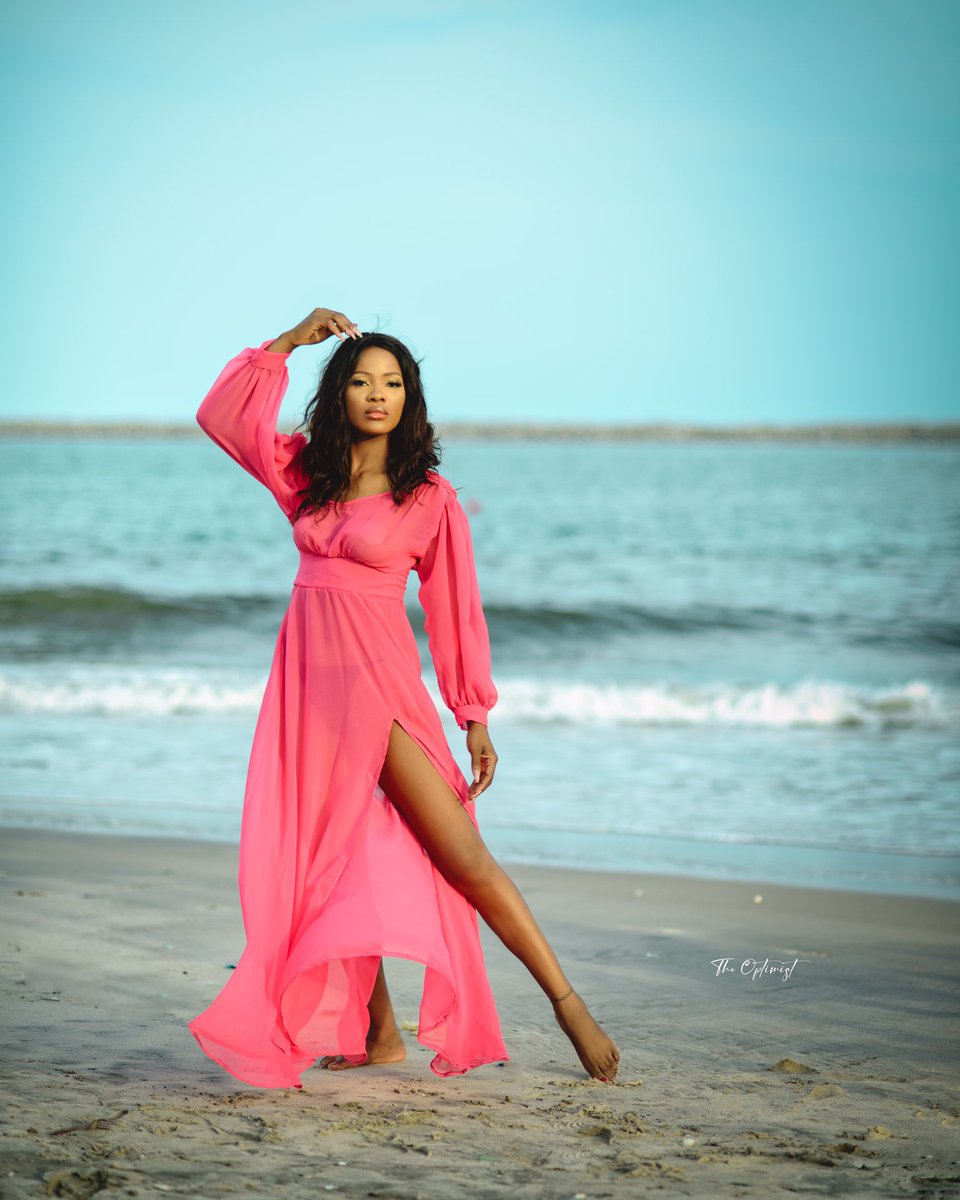 ǝıqɹɐᙠ ɹɐlnɓǝɹ ɹnoʎ ʇoN 🤭 #joyubeku #runway #beach #barbie