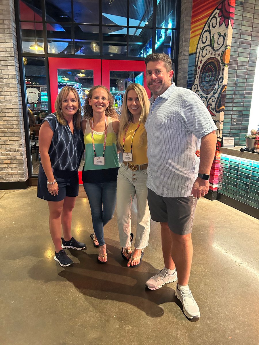 njanastasio's tweet photo. 5 star winners representing the Crimmins area! #Chiliheadlife #chilis #WomenEmpowerment #Hawaii https://t.co/KoOjSm4bPL