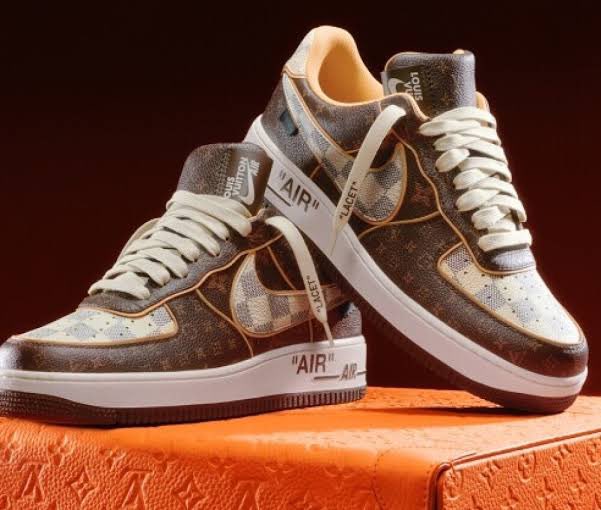 aboutscoups's tweet photo. when the members asked what seungcheol wants for his birthday, he said he wants this nike air force x louis vuitton 🤯 it’s so expensive it costs around $70k https://t.co/Zet90MVDba