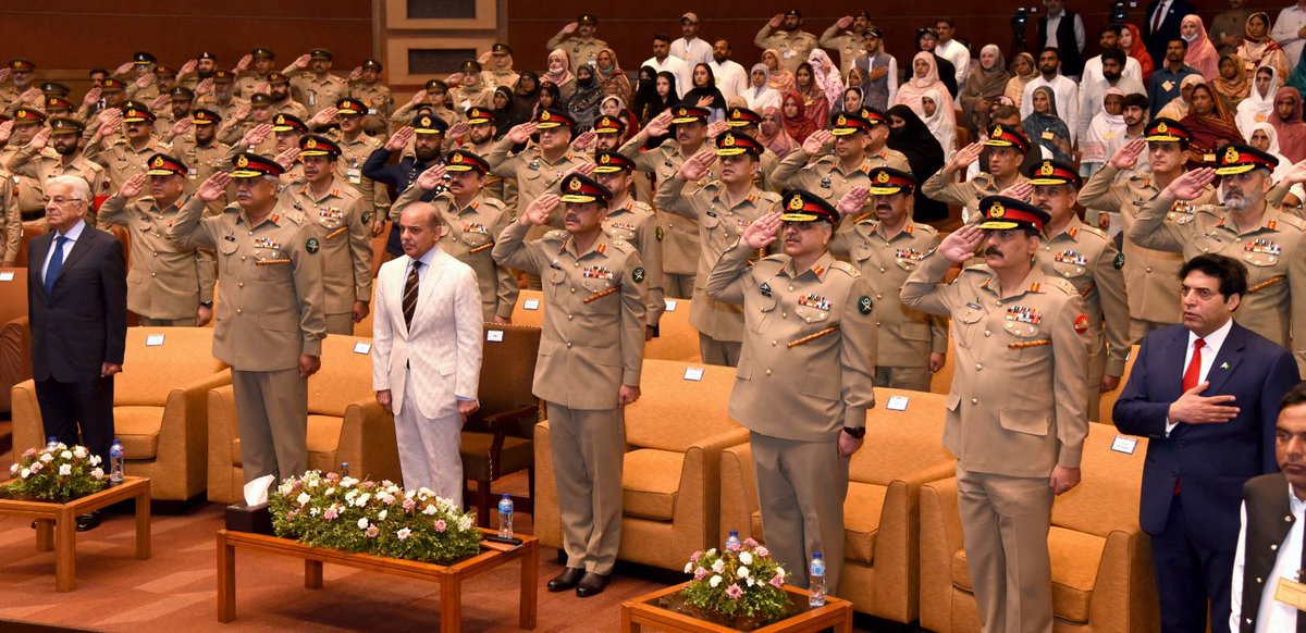 AdeelSaleemPak's tweet photo. جن لوگوں نے شہدا کی یادگاروں کی بے حرمتی کی ان کے منہ ہمیشہ سیاہ رہیں گے،انہیں کبھی نہیں بھولیں گے:وزیر اعظم ،جی ایچ کیو کا الوداعی دورہ https://t.co/NrhvuvLuXG