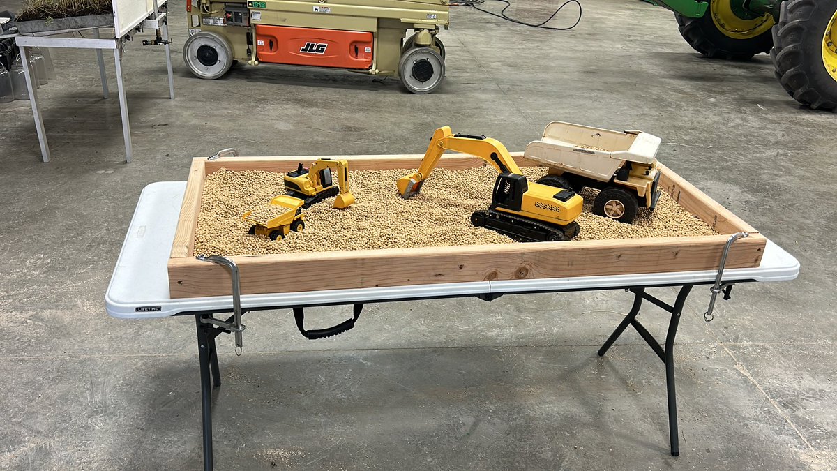 ndrockfarmer's tweet image. Getting ready for our first #rootconnections event!!!! @bmreadel @NDCornGrowers @ThomasGranger17 @SoilForks @NDSUAgKatelyn @NDSUextGF @NRCS_NDakota