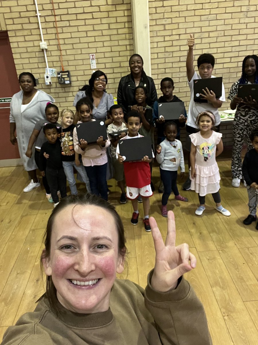 It was lovely seeing <a href="/VickyOyee2/">Victoria Asante</a>⁩ today and seeing all the incredible work ⁦<a href="/Suppor4Support/">Support4Support</a>⁩ are doing to support families ⁦<a href="/Better_YGLib/">York Gardens Library</a>⁩ 💫

We delivered 10 #recycled #refurbished laptops off⁩ to help connect the children + young people they’re supporting ♻️💻
